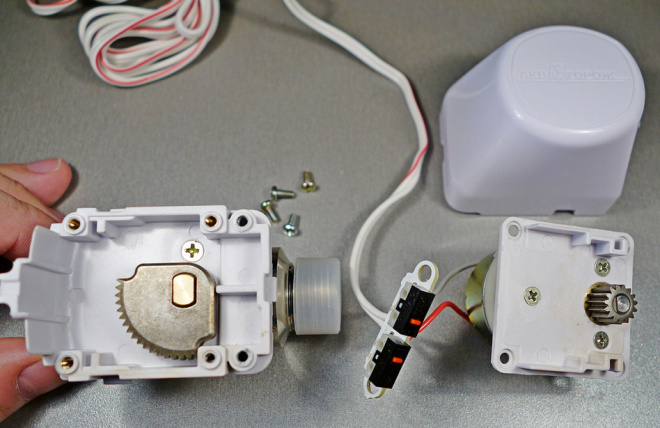 Кран защитной системы "Аквасторож" в полностью разобранном виде