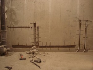Как закрыть трубы в ванной