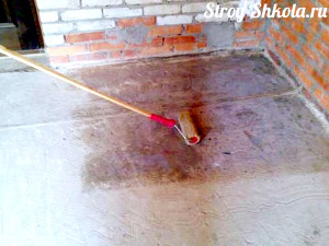 Производим грунтование пола