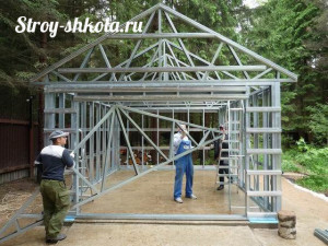 Процесс сборки каркаса гаража