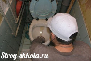 Ручная прочистка унитаза