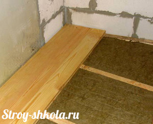Следующий шаг укладка половой шпунтованной доски или фанеры