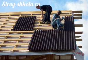 Укладка листов шифера на обрешетку