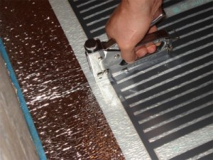 Укладка подложки на пленочный пол