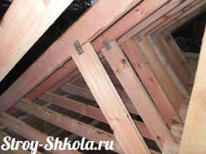 Установка подкосов для крыши