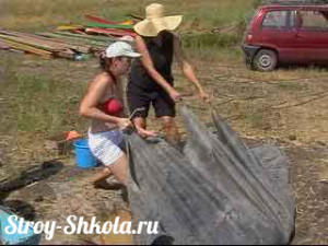 Засыпаем песок и глину