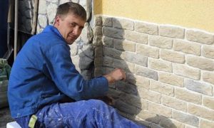 Укладка декоративного кирпича дома своими руками