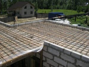 Элементы потолка в доме из газобетона