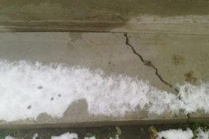Трещины в отмостке