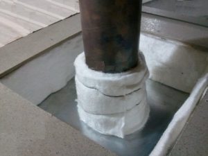 Дымоход, обмотанный минватой Дымоход, обмотанный минватой